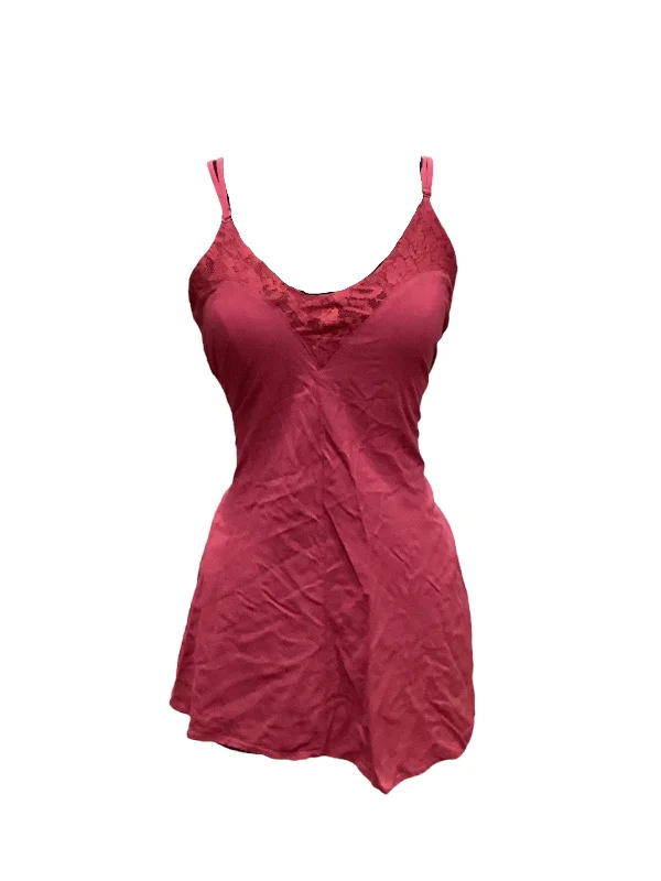 Trendy And Timeless Styles Now At Exclusive Discounts Red Top Sleeveless Clothes Mentor, Size L Trendy And Timeless Styles Now At Exclusive Discounts Red Top Sleeveless Clothes Mentor, Size L